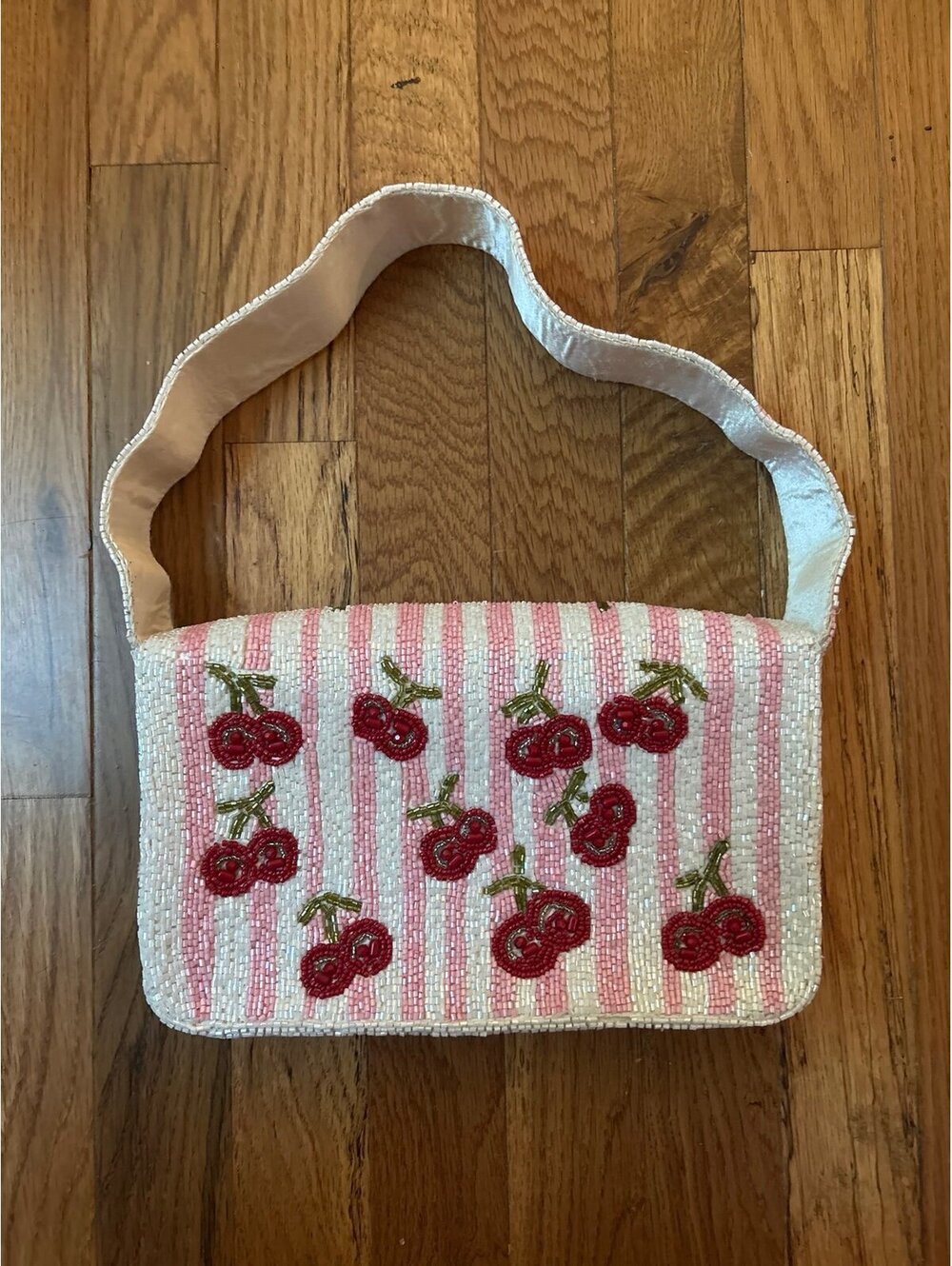 Viral beaded cherry bag - Picture 4 of 8